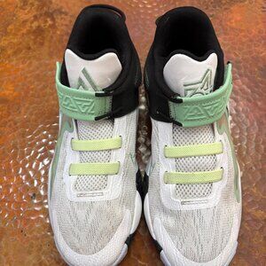 NIKE Giannis Immortality 2 Basketball Shoes Excellent Condition Size 3Y